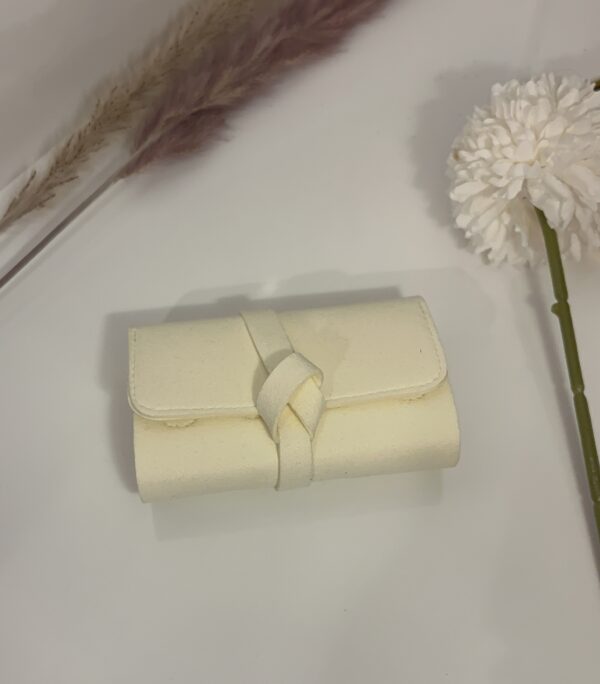 Pochette rouleau à bijoux en daim – Image 3