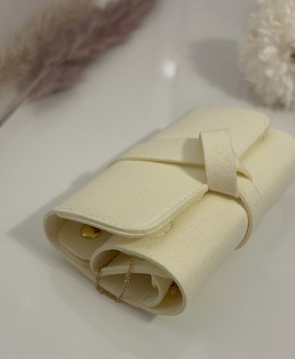 Pochette rouleau à bijoux en daim – Image 2